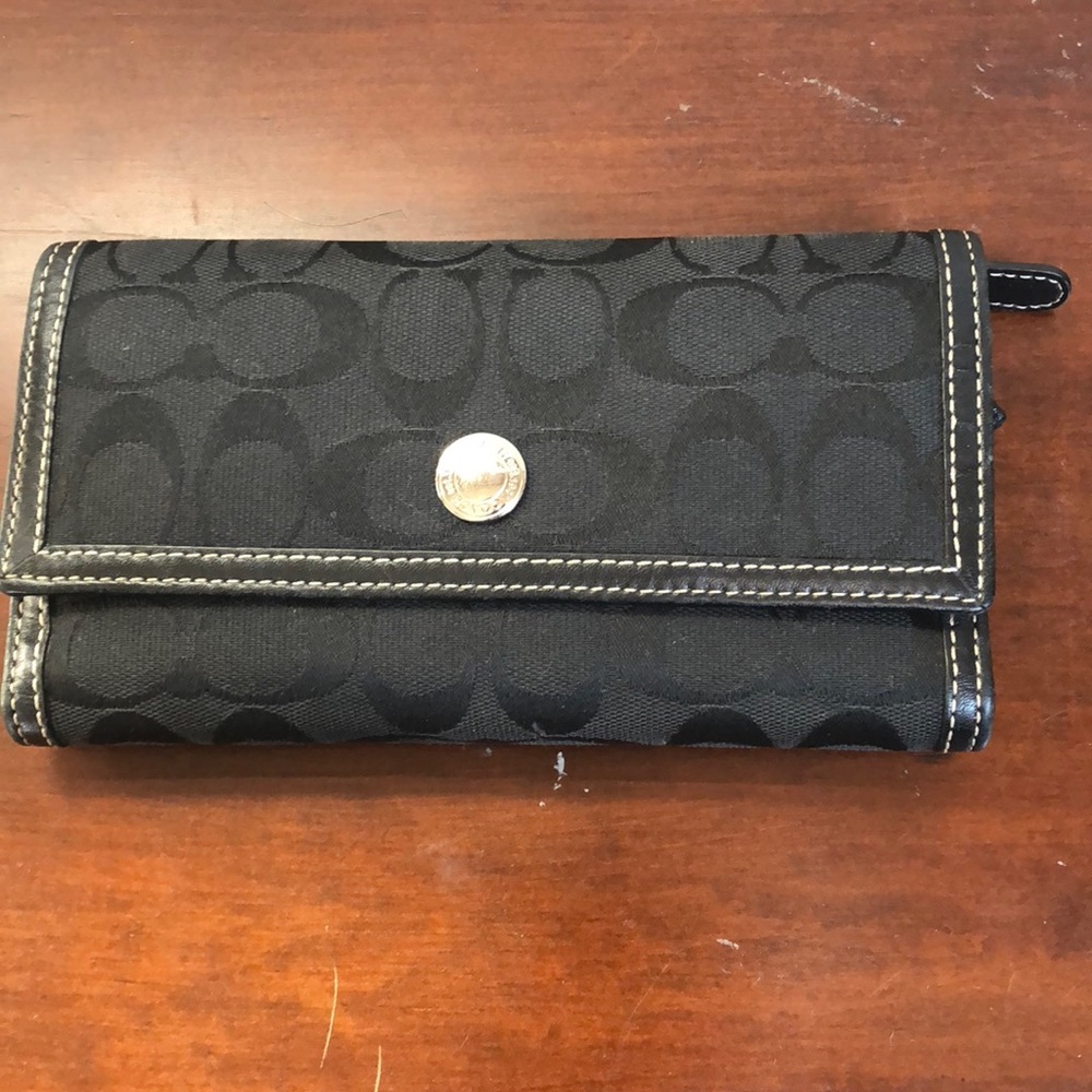 Coach Wallet signature